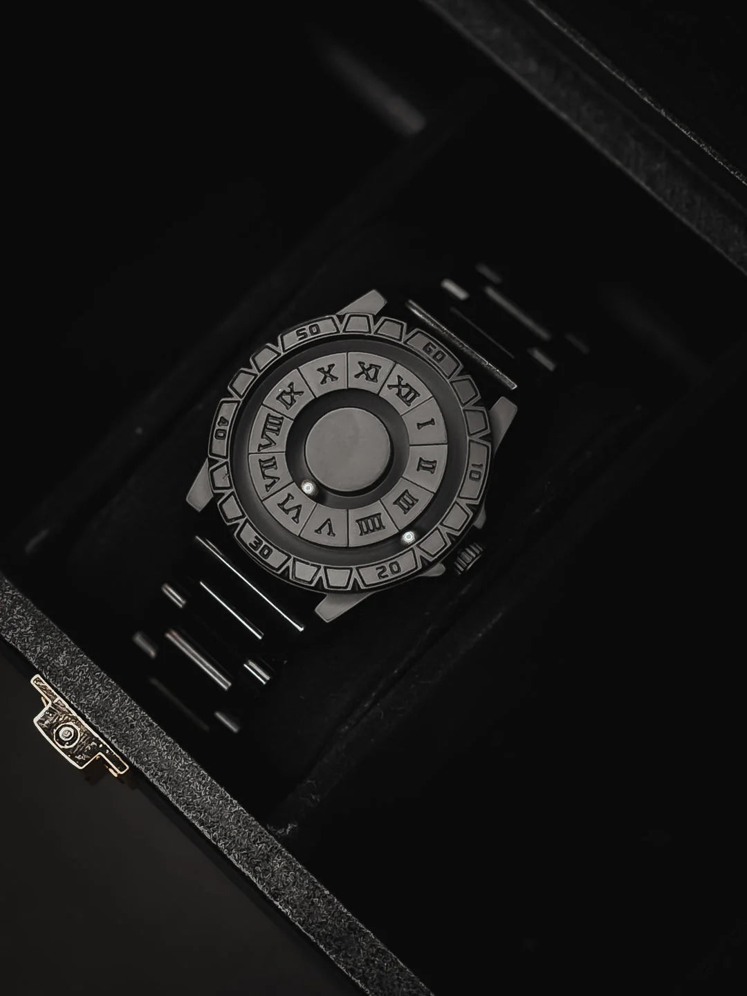 🎯 Magnetic Ball Roman Dial – Unique & Durable Quartz Watch