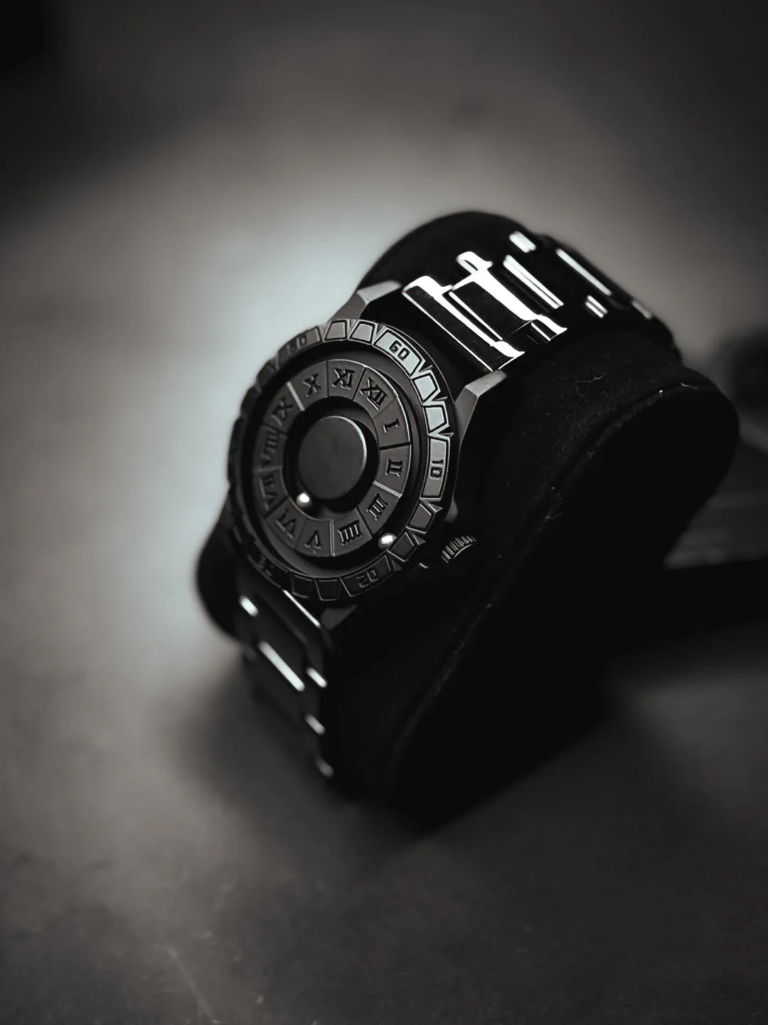 🎯 Magnetic Ball Roman Dial – Unique & Durable Quartz Watch