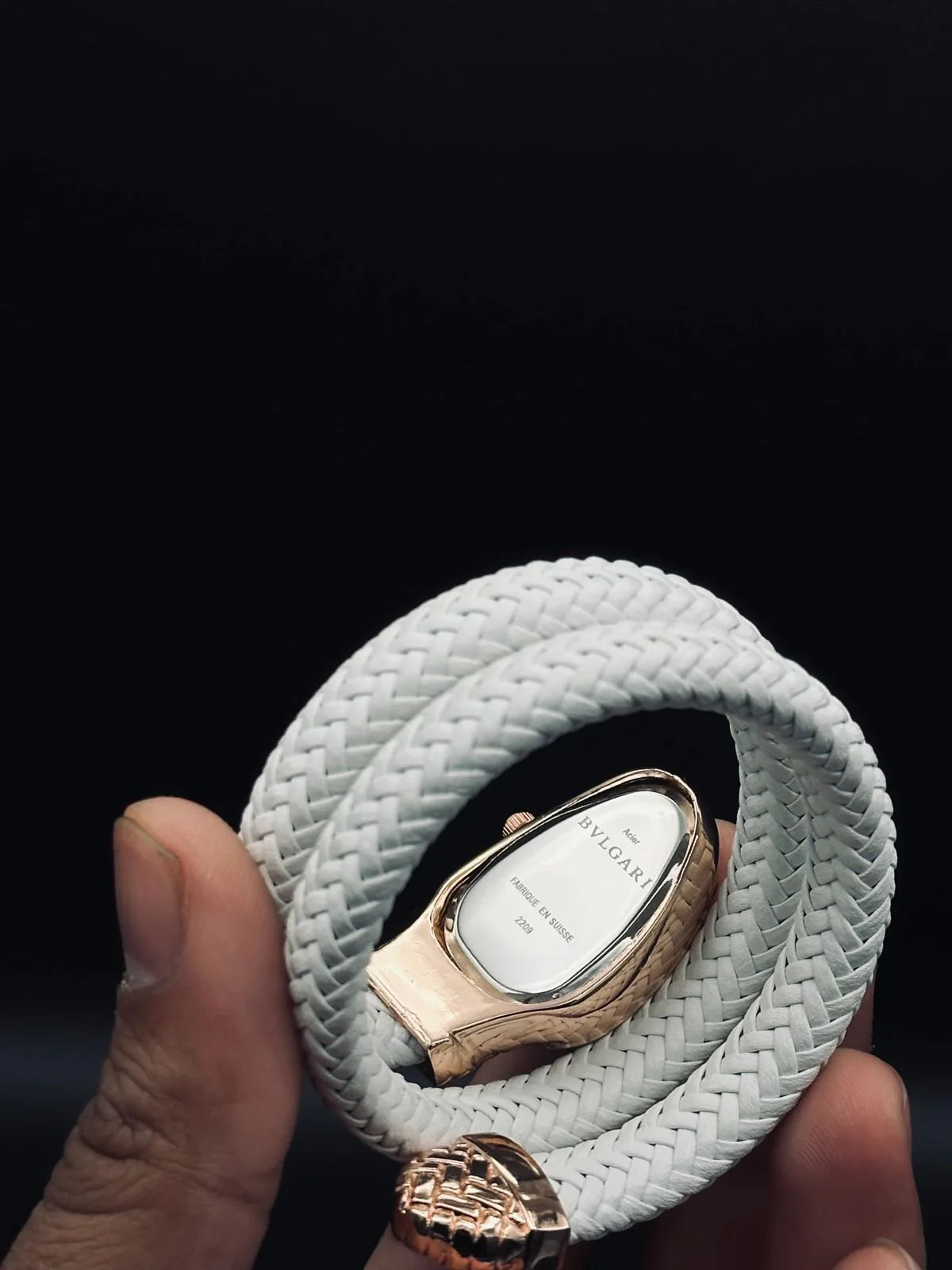 đ Elegant Snake-Design Ladiesâ Watch â Leather Strap