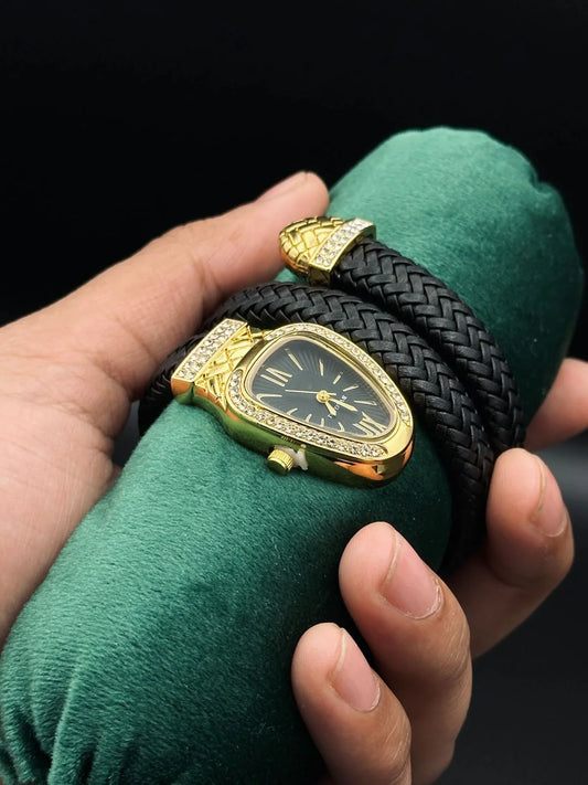🐍 Elegant Snake-Design Ladies’ Watch – Leather Strap