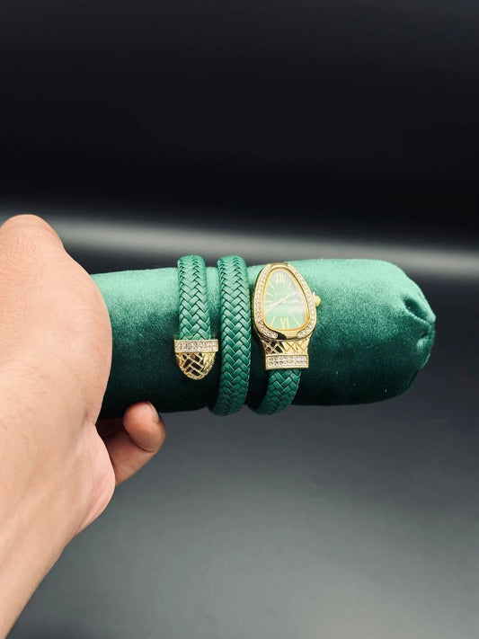 🐍 Elegant Snake-Design Ladies’ Watch – Leather Strap